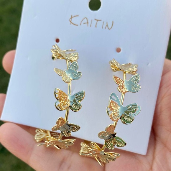 Butterfly hoop earring - Picture 2 of 3